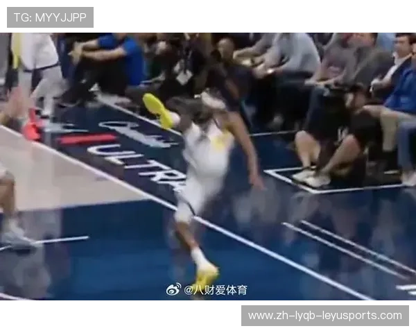 赛场突发穆迪膝盖骨错位突出明显重伤离场转播信号中断引热议 赛场突发穆迪膝盖骨错位突出明显重伤离场转播信号中断引热议